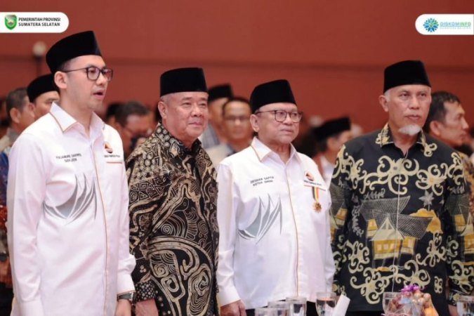 Gubernur Provinsi Sumatera Barat (Sumbar), H. Mahyeldi Ansharullah, menghadiri acara Pengukuhan Pengurus Dewan Pimpinan Daerah (DPD) Gerakan Ekonomi dan Budaya Minangkabau (GEBU MINANG) Provinsi Sumatera Selatan (Sumsel), pada hari Kamis malam, tanggal 17 April 2025. (urangminang.id/diskominfo sumsel)