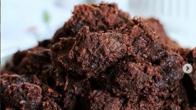 Rendang Hitam Khas Urang Minang. (foto : Instagram/@dapursicongok)