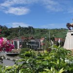 Tugu Ayam Kukuak Balenggek di Arosuka. (foto : Pemkab Solok)