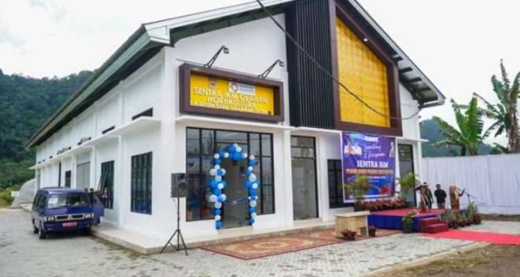 Pmembangun Sentra IKM Olahan Hortikultura di Nagari Lawang Mandahiling, Kabupaten Tanah Datar, Sumatera Barat. (foto : urangminang.id/kemenperin.go.id)