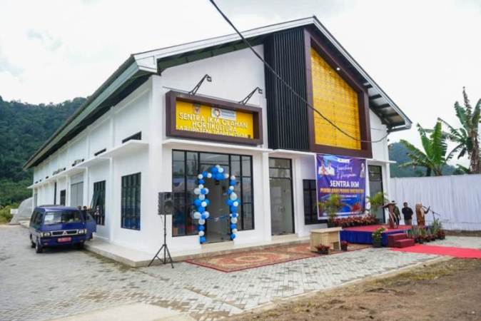 Pmembangun Sentra IKM Olahan Hortikultura di Nagari Lawang Mandahiling, Kabupaten Tanah Datar, Sumatera Barat. (foto : urangminang.id/kemenperin.go.id)
