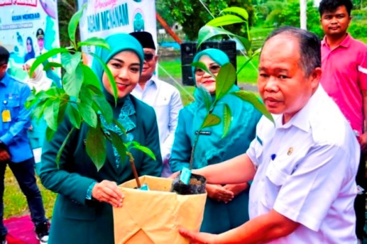 Pemerintah Kabupaten Agam di bawah kepemimpinan Benni Warlis sebagai Bupati, resmi meluncurkan Gerakan Agam Menanam, sebuah inisiatif strategis untuk mendorong swasembada pangan dan pelestarian lingkungan. (URANGMINANG.ID/AGAMKAB.GO.ID)