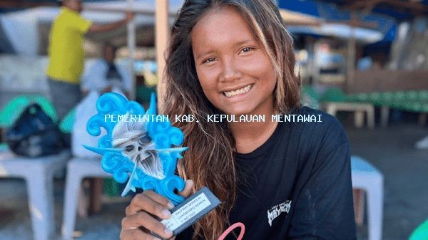 Peselancar Asal Kabupaten Mentawai, Provinsi Sumatera Barat, mengikuti Halfway Surfing Series yang digelar di Pantai Kuta, Bali. (URANGMINANG.ID/MENTAWAIKAB.GO.ID)