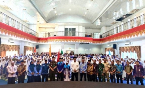 Wakil Bupati Kabupaten Pasaman Barat, M. Ihpan, menghadiria cara pelepasan Calon Haji yang digelar di Aula Kantor Bupati, pada hari Kamis, tanggal 8 Mei 2025. (foto : pasamanbarat.go.id)