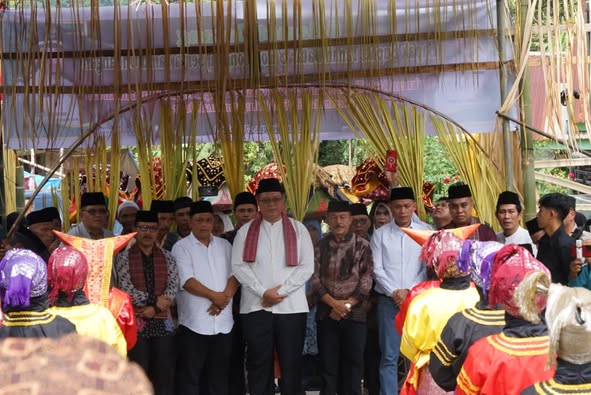 masyarakat Jorong Gunung Bungsu, Nagari Batipuh Baruah, Kecamatan Batipuh, menggelar Alek Kapalo Banda pada hari Sabtu, tanggal 17 Mei 2025, di Masjid Nurul Hidayah. (URANGMINANG.ID/TANAHDATAR.GO.ID)