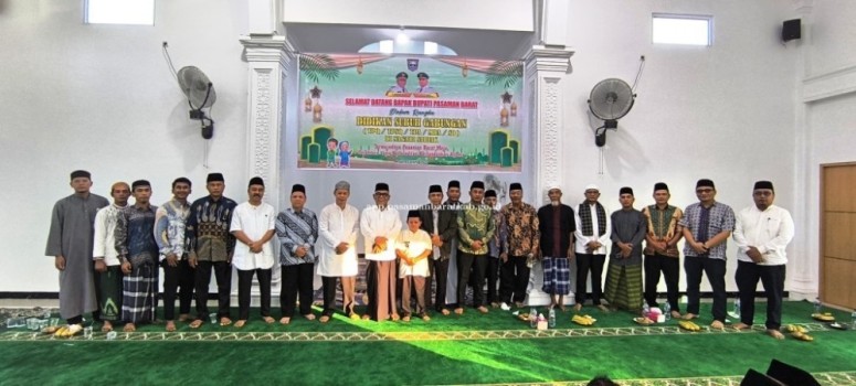 Bupati Pasaman Barat, Yulianto, menghadiri kegiatan Didikan Subuh Gabungan se-Nagari Sariak, yang digelar pada hari Minggu, tanggal 1 Juni 2025, di Musala Nurul Ihsan, Kecamatan Luhak Nan Duo. (URANGMINANG.ID/PASAMANBARATKAB.GO.ID)