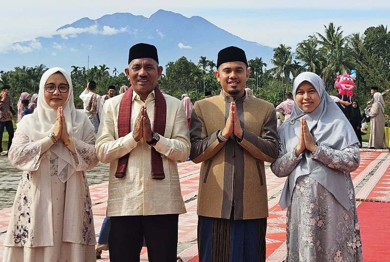 H. Safni dan Ahlul Badrito Resha sebagai Bupati dan Wakil Bupati Kabupaten Lima Puluh Kota. (URANGMINANG.ID/LIMAPULUHKOTAKAB.GO.ID)