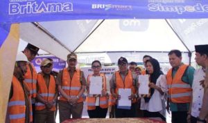 Bupati Kabupaten Pesisir Selatan, Hendrajoni, menghadiri peletakan batu pertama pembangunan rumah di Nagari Rantau Simalenang Air Haji, Kecamatan Linggo Sari Baganti, pada hari Selasa, tanggal 27 Mei 2025. (URANGMINANG.ID/PESISIRSELATANKAB.GO.ID)
