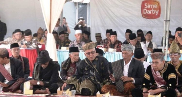 Suasana Alek Batagak Panghulu Malewakan Gala Datuak Bagindo Kayo di Jorong Koto Hilalang, Nagari Lambah, Kecamatan Ampek Angkek, Kabupaten Agam, pada hari Minggu, tanggal 6 Juli 2025. (URANGMINANG.ID/AGAMKAB.GO.ID)