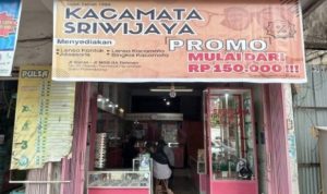 Toko Optik Sriwijaya yang berada di Jalan Siaran, depan terminal Sako, Palembang. (URANGMINANG.ID/SIKUMBANG)
